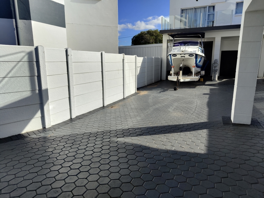 To Let 3 Bedroom Property for Rent in Stilbaai Wes Western Cape
